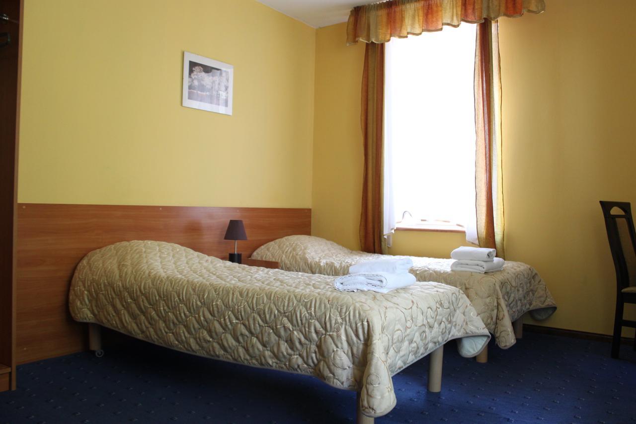 Hotel Pod Jeleniem توكولا المظهر الخارجي الصورة
