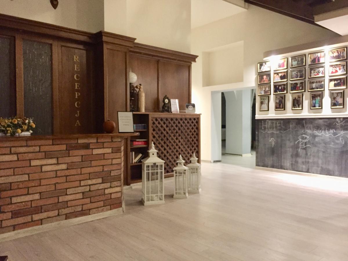 Hotel Pod Jeleniem توكولا المظهر الخارجي الصورة